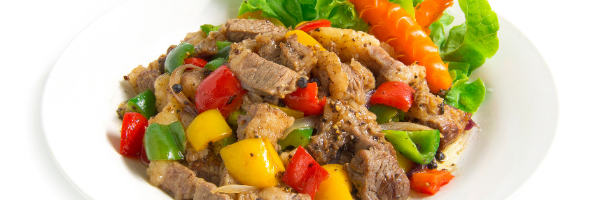 steak bowl with peppers and lettuce